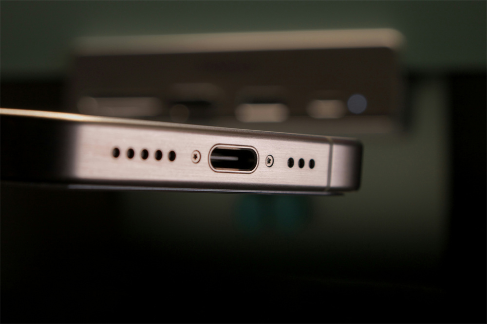 Thunderbolt 5 vs USB4